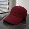 Gorra de béisbol versátil y cómoda de color sólido nuevo con bordado de letras simples estilo coreano para mujer, sombrero casual para protección solar al aire libre