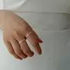 Anillo de Plata de Ley 925 Luna Creciente Hueca Estrella para Mujer Diseño Simple de Nicho Moda Versátil Anillo de Dedo Empujar-Tirar J5569