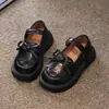 Sapatos de Princesa de Couro para Meninas 2026 Novo Estilo Primavera e Outono Laço Pequena Menina Sapatos Macios para Performance Dança Sapatilhas de Bebê