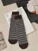 Calcetines holgados a rayas retro para mujer, calcetines de media pantorrilla para otoño e invierno, calcetines de algodón versátiles de estilo coreano modernos estilo universitario, largos y engrosados