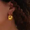 Entrada Francesa Brincos de Aço Titânio Banhados a Ouro de Luxo Personalidade Retrô Fivela de Orelha Trançada Irregular Preservação da Cor Em estoque Fornecimento