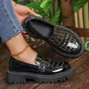 Zapatos de Salón Individuales para Mujer Modelo Nuevo 2025 Estilo Británico Suela Gruesa Punta Redonda Patrón de Piedra Mocasines Slip-On Venta al por Mayor