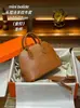 Bolso de Concha Majia Patrón de Cabra Herrajes de Acero Bolide Mini Compartimento Único Cruzado de Hombro de Mano Versátil Bolso para Mujer