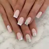 Modelo de Comercio Exterior Más Vendido: Uñas Postizas de Presionar, Estilo Suave Nude con Bordes Blancos y Brillo, Cuadradas Mediano-Cortas, Kit de 24 Piezas, Venta al por Mayor