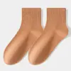 Meias femininas clássicas de cor sólida, até a panturrilha, com alto teor de algodão, meias de outono e inverno até a panturrilha para mulheres, Indústria de Meias Zhuji