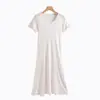 Nova Camiseta de Seda de Manga Curta para Primavera e Verão Feminina Gola Redonda Camisa Base para Dormir Top Feminino de Seda de Amora Respirável e Amigável à Pele