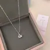 Colar Delicado com Laço Rosa Elegante em Forma de Coração para Mulheres, Design Moderno, Corrente de Clavícula com Coração de Zircônia de Nicho e Anjo