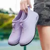 Botas de chuva de borracha de boca rasa para primavera e outono para mulheres, de corte baixo, cano curto, resistentes à sujeira, impermeáveis, antiderrapantes, sapatos aquáticos para exterior, galochas, atacado para o verão