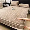 Falda de Cama Acolchada de Vellón de Leche Clase A Pieza Única Cubrecama Invierno Espesado Coral Franela Protector de Colchón Juego de Tres Piezas