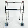 Las personas mayores pueden usar un andador con ruedas, que se puede usar para sentarse y apilar, un andador de rehabilitación, un andador de estructura y un andador médico diseñado para prevenir caídas.