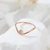 Anillo de acero de titanio con un solo diamante y personalidad de diseño de moda japonesa y coreana, ligero y de lujo, popular, para mujer, venta al por mayor, combina con todo