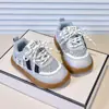 Tênis Esportivo Infantil 2026 Primavera e Outono Novo Estilo Sapatos Casuais para Meninas com Lantejoulas Estilo Coreano Tênis para Meninos Sapatos de Bebê com Solado Macio