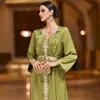4002 Versión Mejorada Marroquí de la Túnica, Bordada a Mano con Diamantes, Cuello Redondo, Mangas Largas, Vestido con Abertura, Suministro Directo del Fabricante