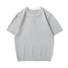 Roupa Masculina Muqiu Verão 2026 Nova Camiseta de Tricô Manga Curta com Gola Henley para Homens com Padrão Xadrez Texturizado Top de Meia Manga