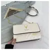 Bolsas Novo Estilo 2025 Moda Luxo Leve Bolsa Transversal Feminina Mais Vendida Bolsa de Ombro com Corrente de Cabeça de Veado Bolsa Quadrada Pequena de Alto Padrão