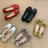 Sapatilhas vermelhas estilo francês Chuyuji para mulheres, novo 2026, sapatos de vovó vintage com laço, bico quadrado, brisa suave da noite