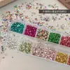 Arte de Uñas Dopamina Decoraciones de Piedra Triturada Color Mixto de 12 Rejillas Rhinestones Pequeños Dorados Chapados en Oro Decoraciones de Arte de Uñas DIY
