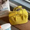Nova Bolsa Boston de Couro PU de Primeira Camada com Design de Nicho para Mulheres com Compartimentos Duplos, Bolsa Estilo Torrada, Bolsa de Ombro Único Transversal