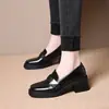 Zapatos populares de tacón grueso para mujer, novedad otoño 2026 estilo francés piel suave retro puntera cuadrada sin cordones poco profundos zapatos de un solo color