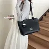 Elegante bolso de mujer de gran capacidad, nuevo modelo de otoño 2026, bolso de hombro simple y versátil para el trabajo y los desplazamientos, bolso tote