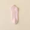 Calcetines de barco de coral para invierno al por mayor engrosados sin pelusa media terciopelo calcetines para dormir de mujer color liso cortos antideslizantes calcetines de suelo