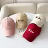 Gorra de Béisbol Coreana Elegante de Corona Alta con Visera Dura Bordado de Letra Moda Sombrero para Hombres y Mujeres Sombrilla Protección Solar