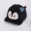 Chapéu de Bebê Estilo Fino para Primavera e Outono Proteção Solar Boné Bico de Pato para Meninos, Protetor Solar Pinguim, Super Fofo para Meninos Pequenos