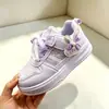 Tênis de couro para meninas, tamanho 32-37, novo clássico primavera/verão, versátil, tênis de corrida, sapatos casuais esportivos para estudantes