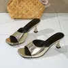 Nuevos Zapatos de Mujer Primavera/Verano 2026 Tacones de Aguja Altos de Moda Chanclas de Exterior con Punta de Pez Chanclas de Talla Grande con Patrón de Piedra para Mujer