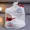 Nuevos Zapatos Infantiles para Niñas y Niños Primavera y Otoño 2026, Zapatos de Piel Blancos, Tenis de Moda Bajos de Dibujos Animados