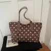 Bolsa de mano de lunares estilo coreano transfronteriza para mujer, nueva moda otoño 2026, versátil, gran capacidad, para hombro y axila