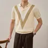 Transfronterizo Popular Talla Europea Talla Grande Manga Corta Tejido de Punto Hombres Rayas Triángulo Camisa Polo Cuello en V Camiseta de Negocios Fábrica Venta al por Mayor