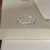 Anillo Nuevo Liso de Diseño Único para Mujer, Popular entre Estudiantes Femeninas, Lujo Ligero con un Toque de Alta Gama, Versátil y Ajustable