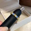 Anel circular aberto de cruz com zircônia azul cristalina deslumbrante, anel para o dedo indicador de estilo nicho de alta qualidade, joia feminina moderna e versátil