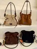 Moda Versátil de Luxo Leve Transfronteiriça 2026 Nova Bolsa Saco Popular Feminina Retro Casual Grande Capacidade Ombro Único Transversal