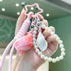 Colgante de concha curativa de moda, pulsera tejida, llavero de cadena de perlas, charm de bolso girly creativo, venta al por mayor