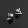 Pendientes de Perlas en Forma de V Estilo Coreano con Microincrustaciones, Diseño Simple y de Nicho, Sensación Elegante y de Alta Gama, Pendientes Triangulares Geométricos Versátiles y Compactos