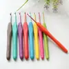 Set de ganchillos sólidos directo de fábrica, color metal aluminio, ganchillos de silicona con mango suave, paquete de 12