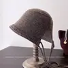 Sombrero de Pescador Japonés Simple Abierto con Lazos para Mujer Invierno Elegante Versátil Gorro de Punto Cálido Versátil Sombrero de Cubo