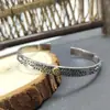 Pulseira de Prata Esterlina 925 com Textura Seiko para Homem Personalizada Retro Caveira Dominadora Moda Pulseira Aberta Joia da Moda