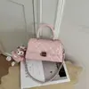 Bolso de hombro cruzado para mujer con cadena de rombos transfronteriza, diseño de nicho nuevo para el verano de 2026, bolso de mano pequeño cuadrado con sensación de alta gama