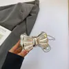 Bolsa de Noite com Mini Laço de Acrílico e Espelho Pequeno Bolsa Transversal com Corrente Estilo Novo Verão 2025 Bolsa Texturizada para Batom