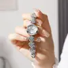 Novo Estilo Pulseira de Relógio Feminina em Formato de Coração, Relógio de Quartzo Transfronteiriço, Pulseira de Relógio Feminina Compacta Cravejada com Diamantes, Atacado do Fabricante