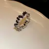 Anillo abierto de flor con letra de circonita ins sentido del diseño de nicho anillo de dedo de comida moda de lujo ligero nueva joyería al por mayor
