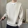 Moletom masculino com visual de designer, duas peças em uma, camiseta de manga comprida sem capuz, top masculino versátil e moderno para primavera e outono