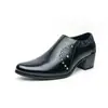 Sapatos de couro de bico fino com salto alto, estilo slip-on, de outono, para uso transfronteiriço, sapatos formais de negócios casuais da moda, sapatos derby de tamanho grande, sapatos masculinos que aumentam a altura