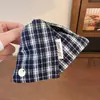 Presilha de Garra Triângulo Estilo College da Moda com Bolinhas Contrastantes, Nova Presilha Tubarão para Penteados de Coque
