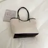 Bolso de mujer grande, moderno y sencillo, modelo nuevo 2026, bolso de hombro para el trabajo, bolso de mano de alta gama, bolso tote, bolso tipo cubo