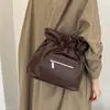 Bolso de otoño para mujer de un solo hombro, estilo commuting, lujo ligero, bajo el brazo, simple, coreano, 2026, bolso de mano, moda retro japonesa