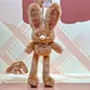 Jinnew Original Nuevo Estilo Chino Divertido Colgante de Peluche de Conejo Desplegable Llavero de Conejo de Orejas Tirables Muñeca Venta al por Mayor